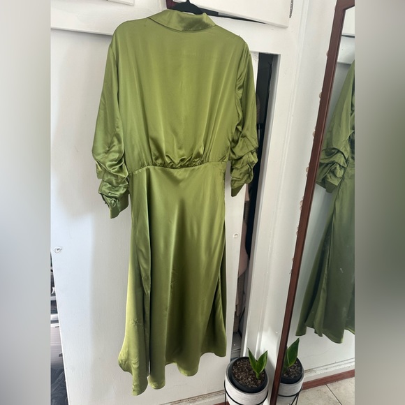 ❌SOLD❌Cinq a sept jacey green silk button down faux wrap dress FINAL PRICE - Picture 8 of 13